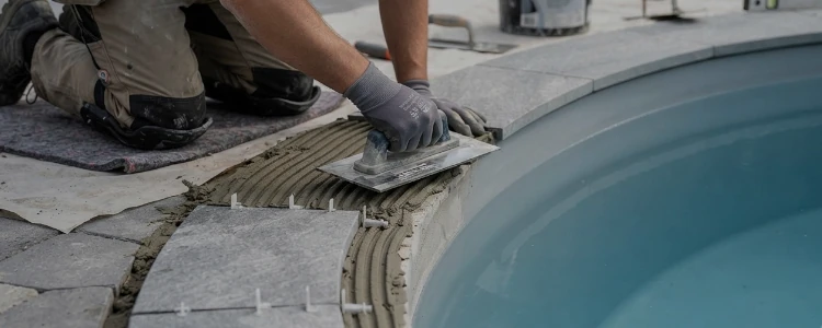 pooltech_montering_af_kantfliser_fliseklæb_prop-img551J